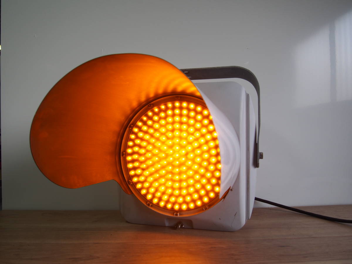 ☆【2T0124-19】 実働取り外し品 コイト電工 FYLTK2 300YK12-168 2012年製 一灯点滅式交通信号機 LED