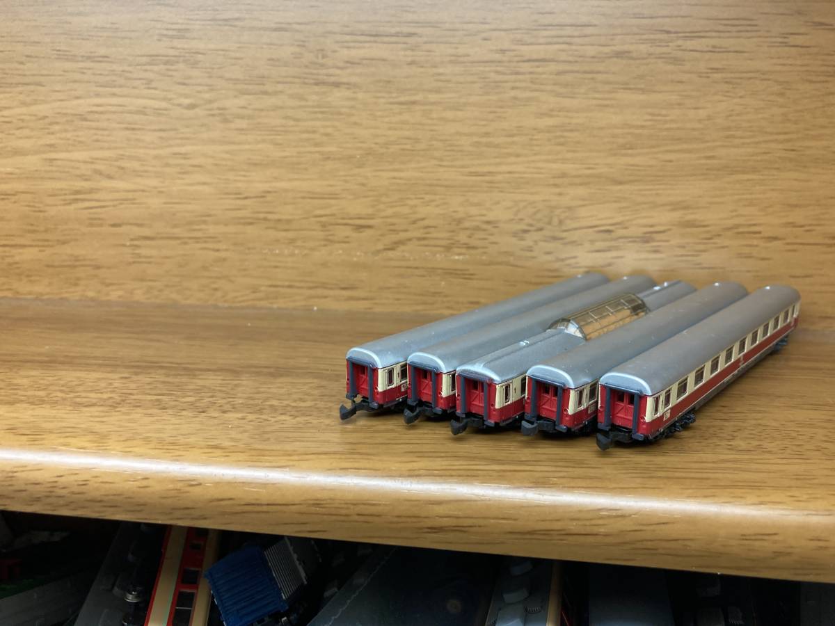 Märklin mini-club Zゲージ 電気機関車+客車４両 ジャンク No.36 メルクリン ミニクラブ Zゲージ 外国車両 客車 5両 TEE