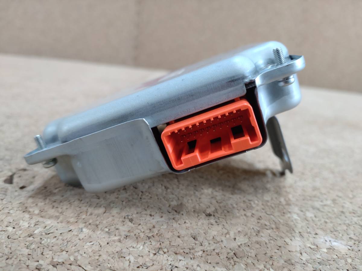 30プリウス バッテリーボルテージセンサー 89892-47020 TOYOTA