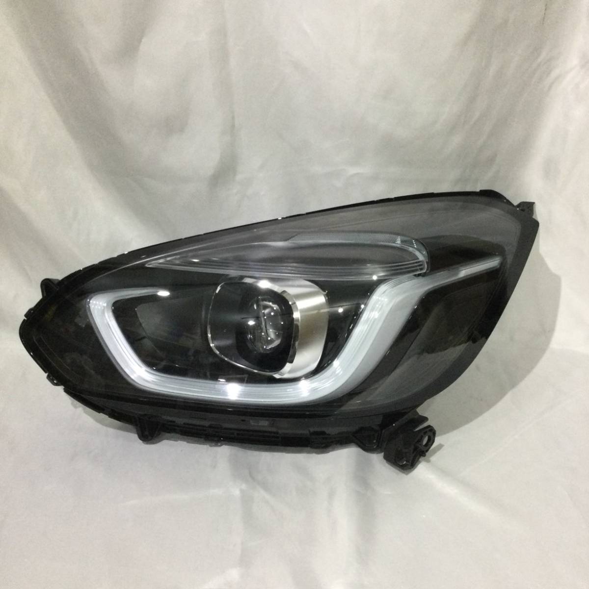 C16 ホンダ HONDA / フィット FIT GR1/GR2/GR3/GR4/GR5/GR6/GR7/GR8 左ヘッドライト LED 純正 ...