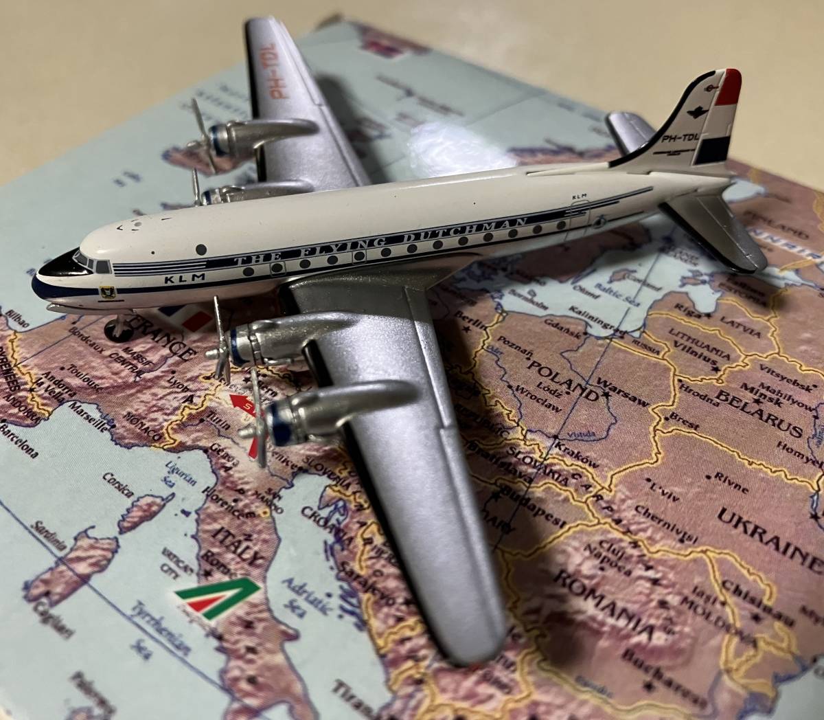 KLM Douglas C-54B Skymaster(DC-4) PH-TDL (Aeroclassics 1/400)
