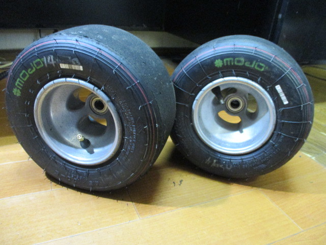 ② ベアリングタイプ　3本スポークでかっこ良い　ベアリング新品　MOJOスリックタイヤ付　ラジフラ カスタム　ラジオフライヤー キッズ
