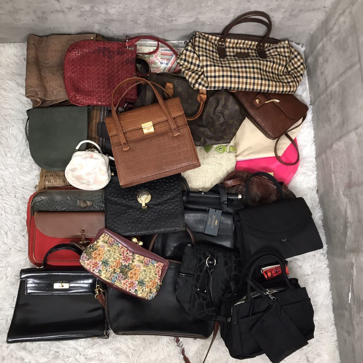 ブランドバッグ 等 まとめ売り 24点 ビーズバッグ SEVENTYなど 美品  