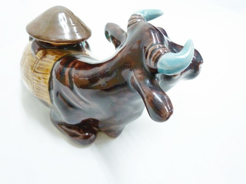 △ 九谷焼 浅蔵五十吉 在銘 干支 牛像 置物 陶器 コレクション 木