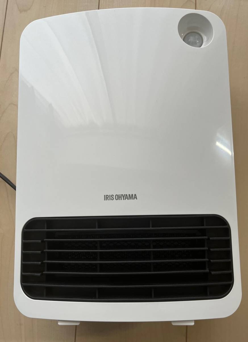 アイリスオーヤマ ヒーター セラミックファンヒーター 人感センサー付き　JCH-126T-W