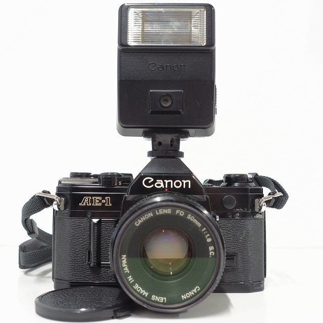 Canon AE-1 フィルム 一眼レフ カメラ FD 50mm F1.8 単焦点レンズ フラッシュライト セット 写真 撮影/60サイズ