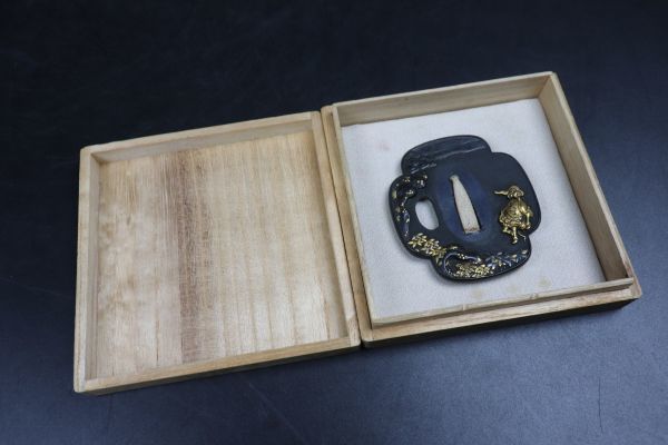 時代武具 刀装具 赤銅魚々子地 麒麟図高彫鍔 TK153 【公式通販】
