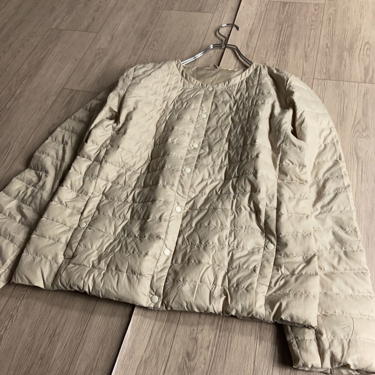 100円スタート○ good day ノーカラー　ライトダウン　ダウンジャケット　軽量　ノーカラー スナップボタン　ベージュ　L