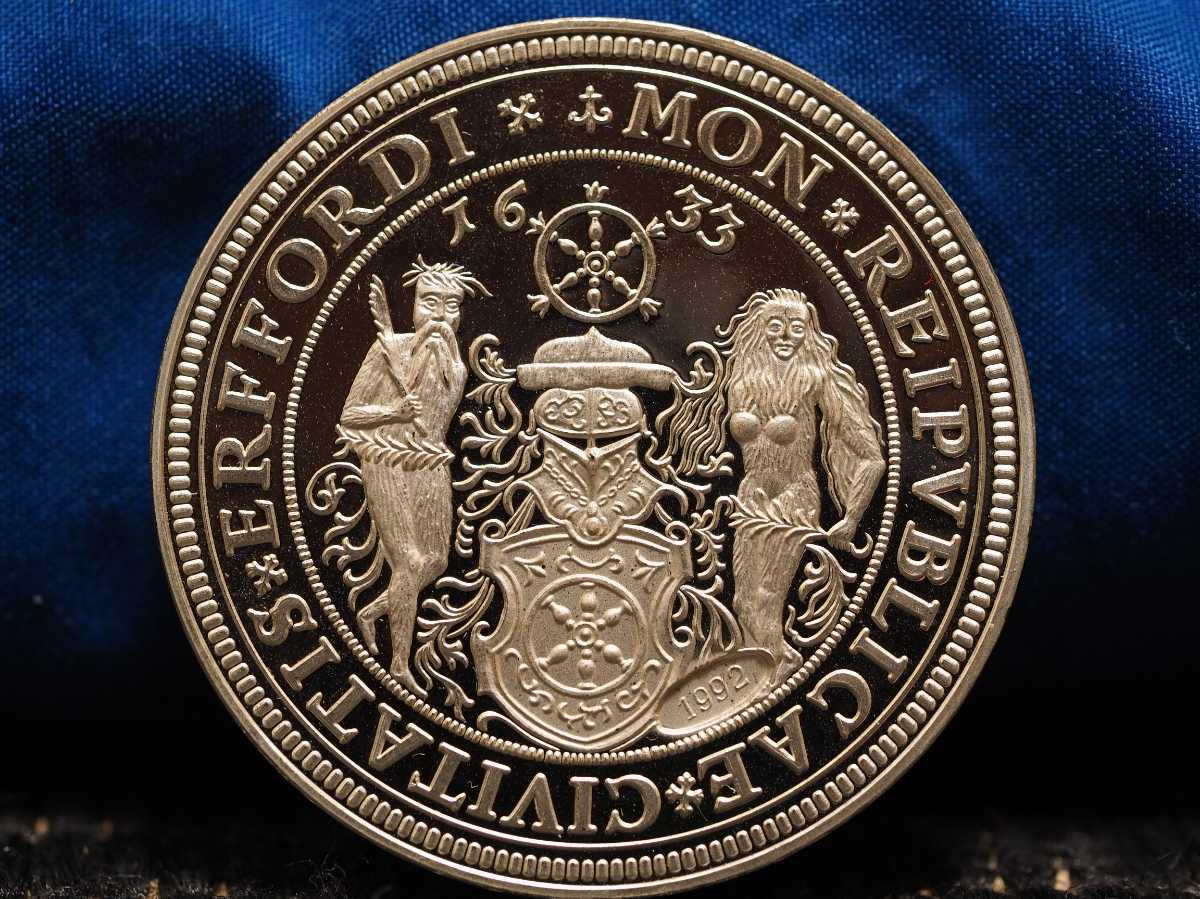 1円スタート】1633年(1992) ドイツ エアフルト 都市景観 ターラー銀貨 リストライク モダン アンティーク コイン(ヨーロッパ)｜売買された オークション情報、Yahoo!オークション(旧ヤフオク!) の商品情報をアーカイブ公開 - オークファン（aucfan.com）