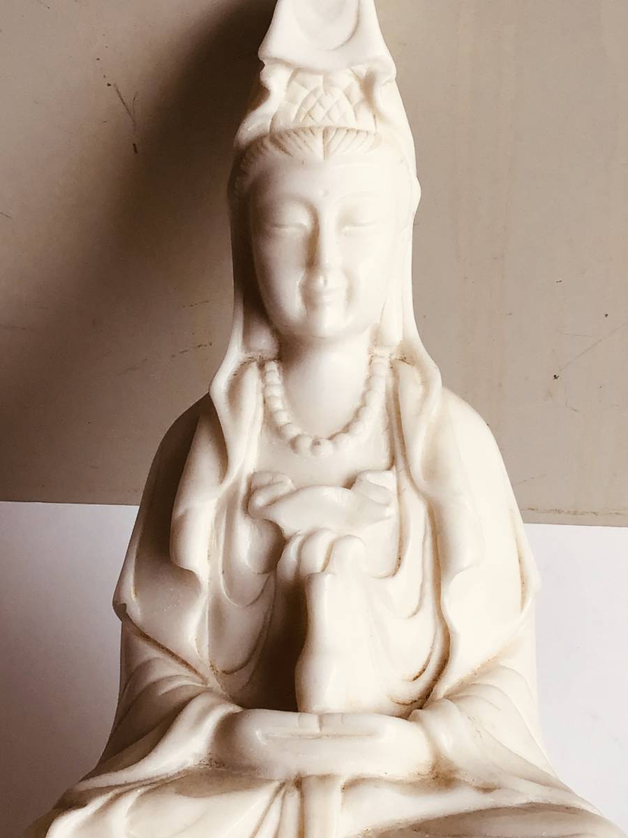 水晶 白菜彫刻 (木製台座付き)⁄Quartz