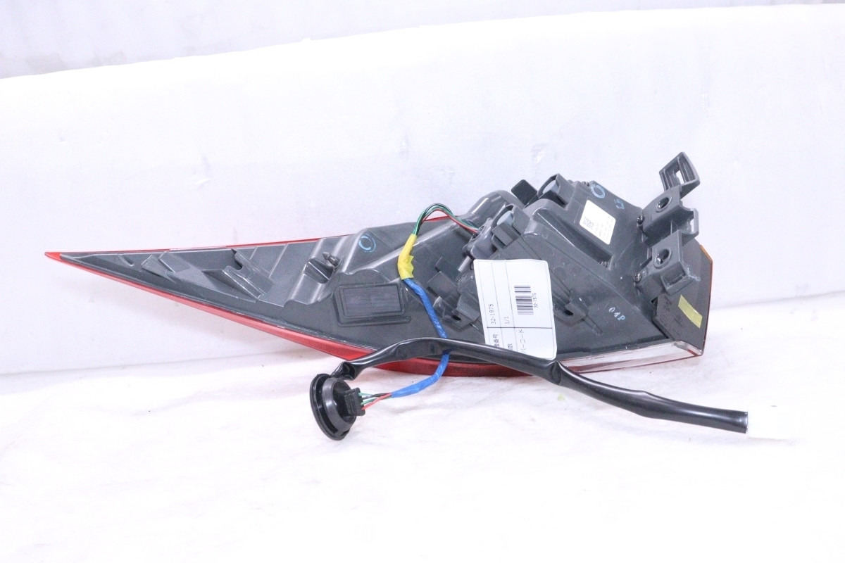 32-1975☆美品☆後期 LED GSE30 レクサスIS☆右テールライト ICHIKOH