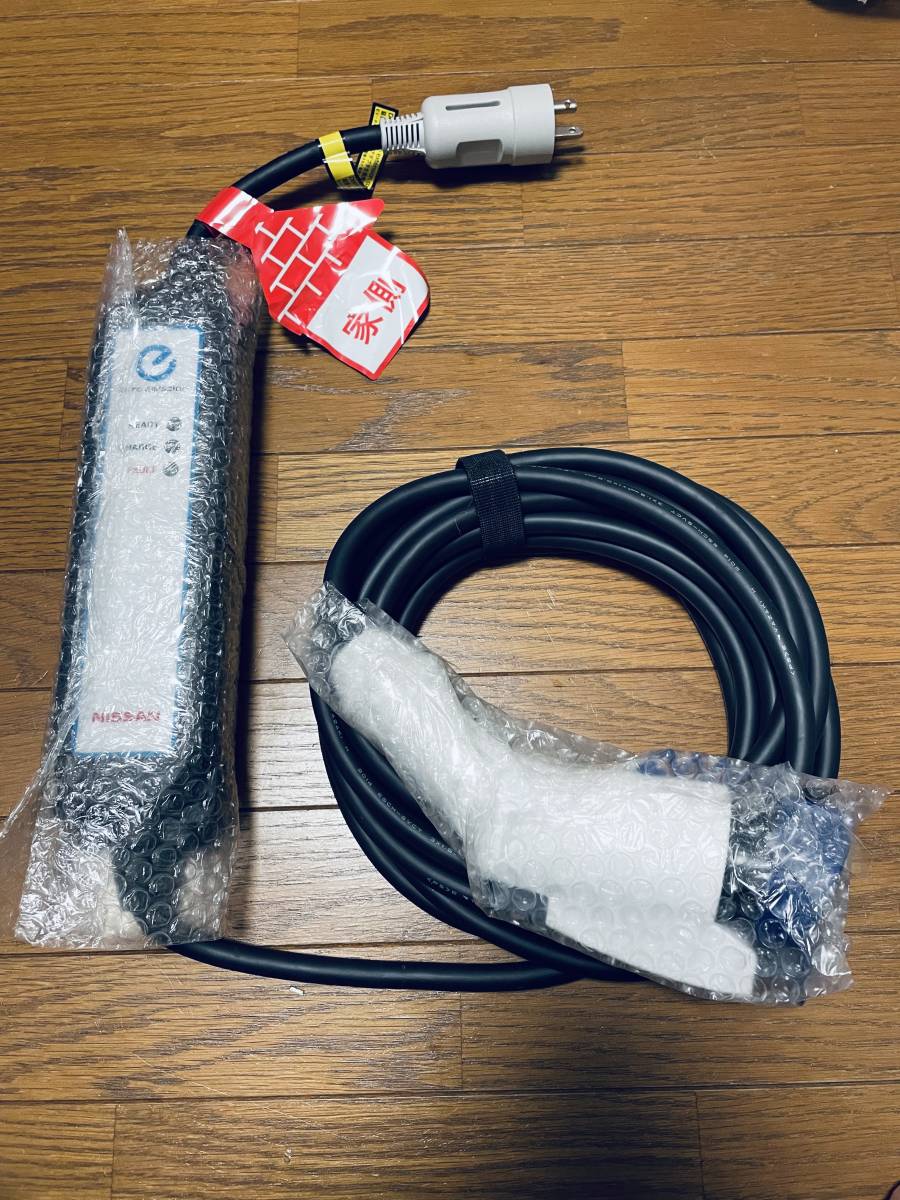 日産 リーフ 充電ケーブル 3NK5E パーツ 美品 日産リーフ充電ケーブル