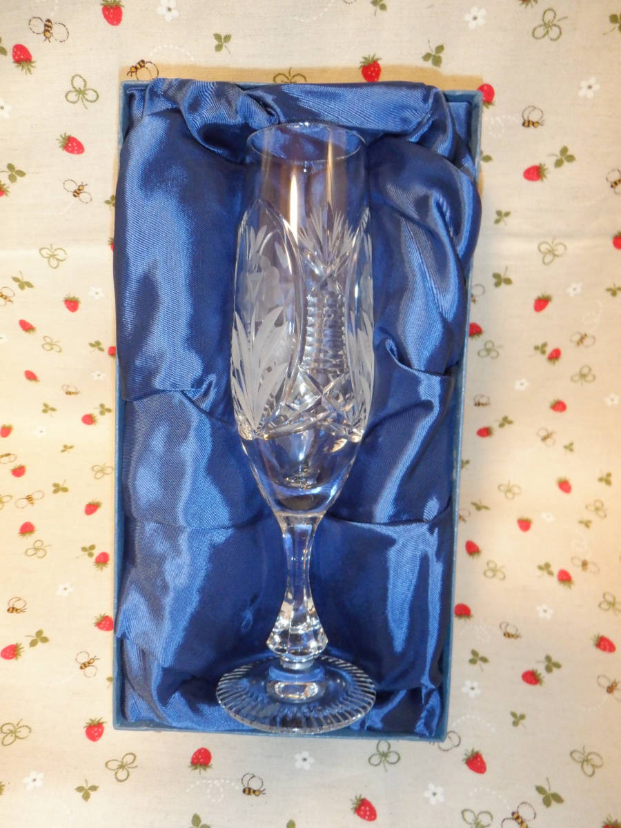 Ｃ4『ＤＲＥＳＤＥＮ　ＫＲＩＳＴＡＬＬ★ドイツ製　ドレスデン　クリスタルカットワイングラス～高さ２１ｃｍ』～箱付き