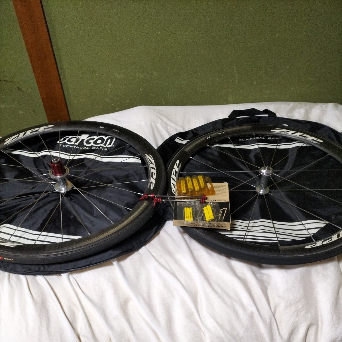 チューブラーカーボンホイール（ZIPP 303 Firecrest）・前輪のみ