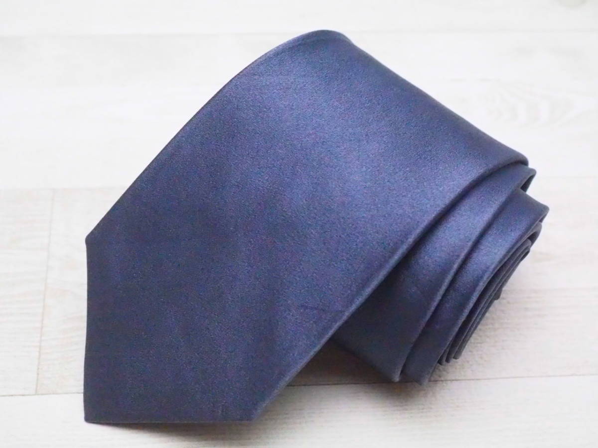 美品【Ermenegildo Zegna エルメネジルド ゼニア】イタリア 伊製 ITALY ナロー 無地 ネクタイ グレー系 SILK ブランド USED オールド 古着