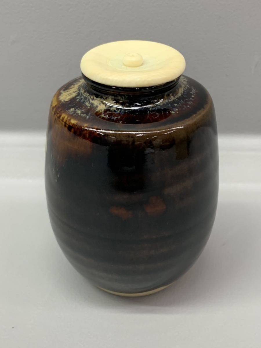 Y□美品□ 桶谷定一 茶入 高さ8.6㎝ 荒磯緞子 鯉柄 共箱 陶器 やきもの