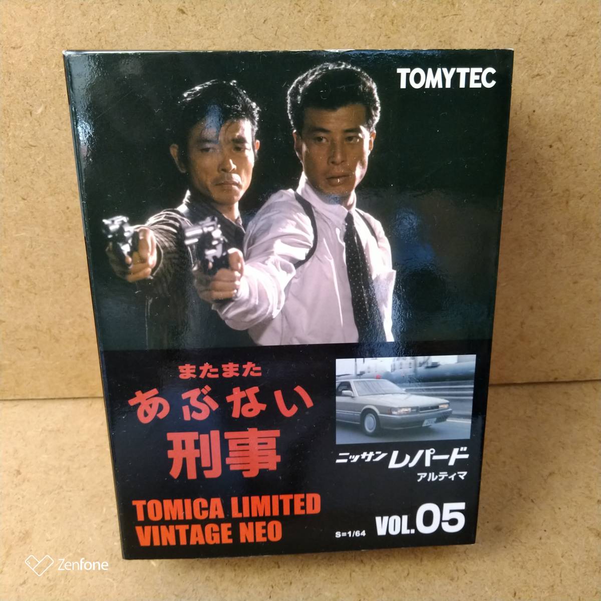 トミカリミテッドネオ05またまたあぶない刑事ニッサンレパードアルティマ未開封新品