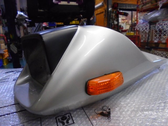 GSX1100S カタナ 刀 FRP アッパーカウル ウインカー gsx750s R5 4/5