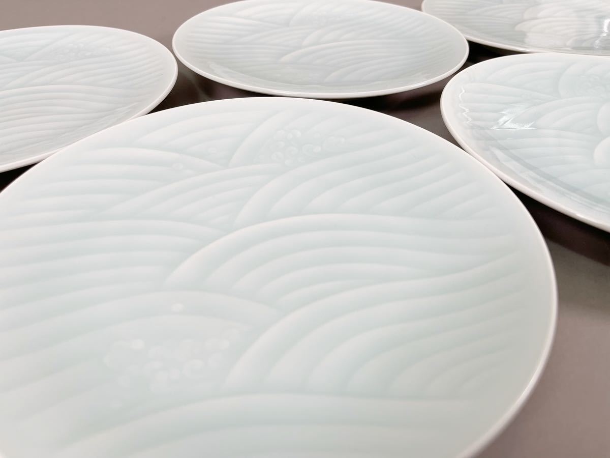 快山造 人間国宝 塚本快示 青白釉波彫文 五客 皿 共