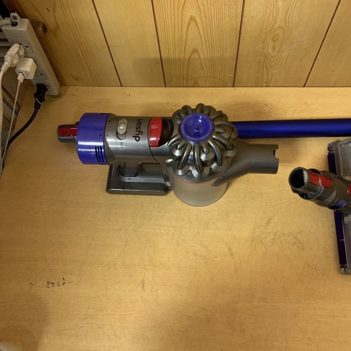 dyson ダイソン SV11 現状品 ダイソン SV11 掃除機 V7FluffyOrigin 未使用DysonダイソンSV11 [サイクロン