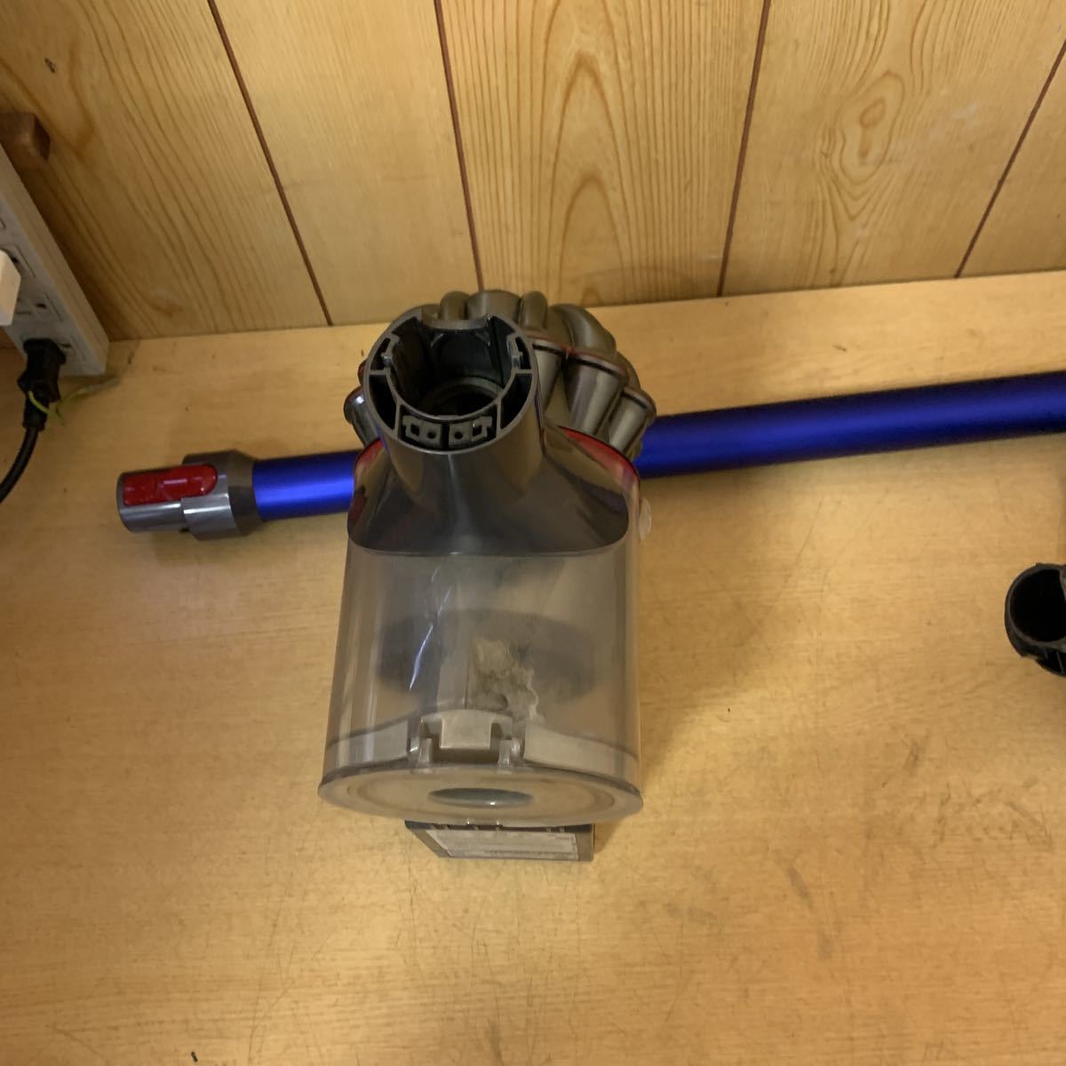dyson ダイソン SV11 現状品 ダイソン SV11 掃除機 V7FluffyOrigin 未使用DysonダイソンSV11 [サイクロン