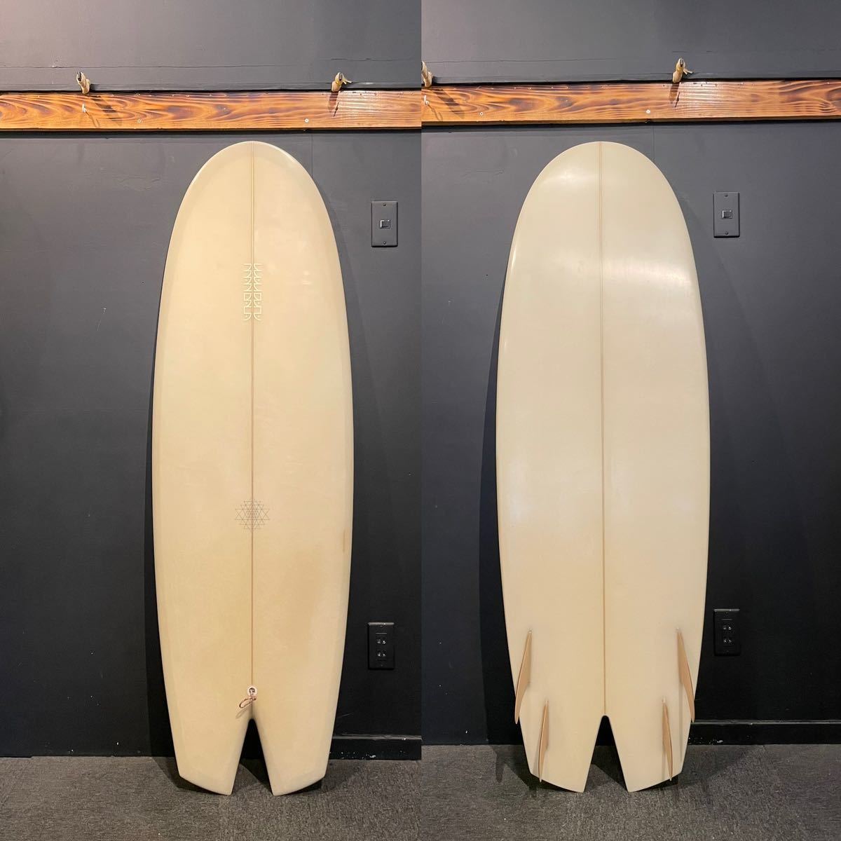 5.8 あかう サーフボード オンフィン 