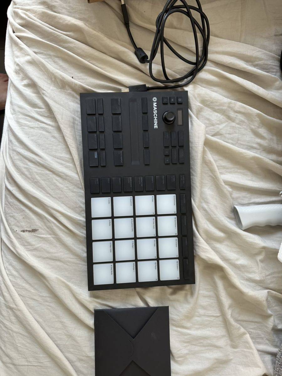 NATIVE INSTRUMENTS ネイティブインストゥルメンツ/グルーヴ制作システム MASCHINE MIKRO MK3