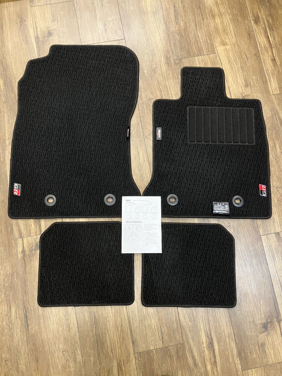 新車外し GR86 フロアマット AT 純正 GRフロアマット ZN8の入札履歴 