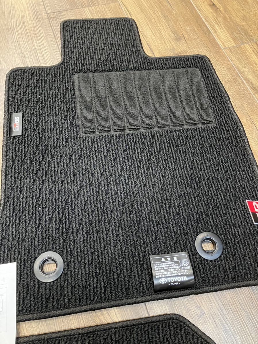 新車外し GR86 フロアマット AT 純正 GRフロアマット ZN8の入札履歴 