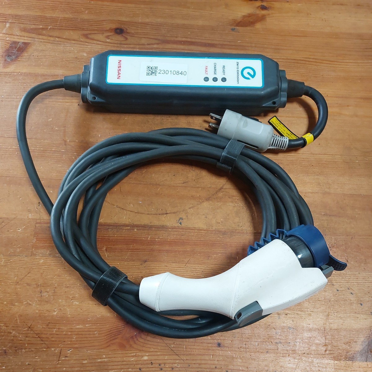 (管理番号23010840)　日産リーフ充電コード 29690 3NK5E AZEO用 約7.5m 200V 中古　売り切り