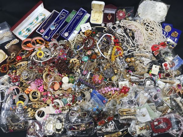 Yahoo!オークション 4-74-100 アクセサリーまとめ売り☆ジャンク☆現状