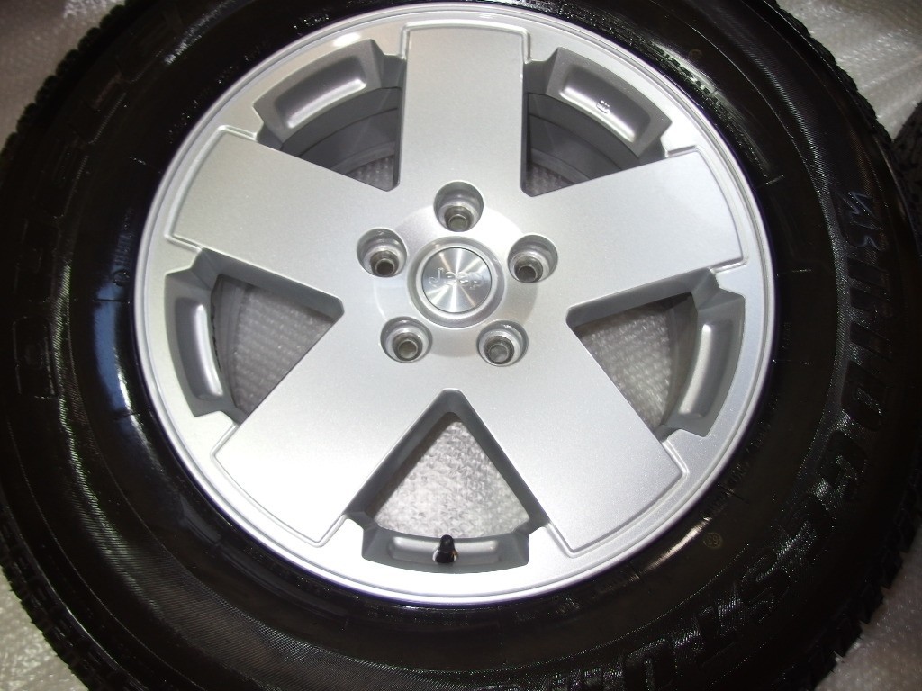 美品 山あり JEEPジープJKラングラー純正18インチアルミホイール+