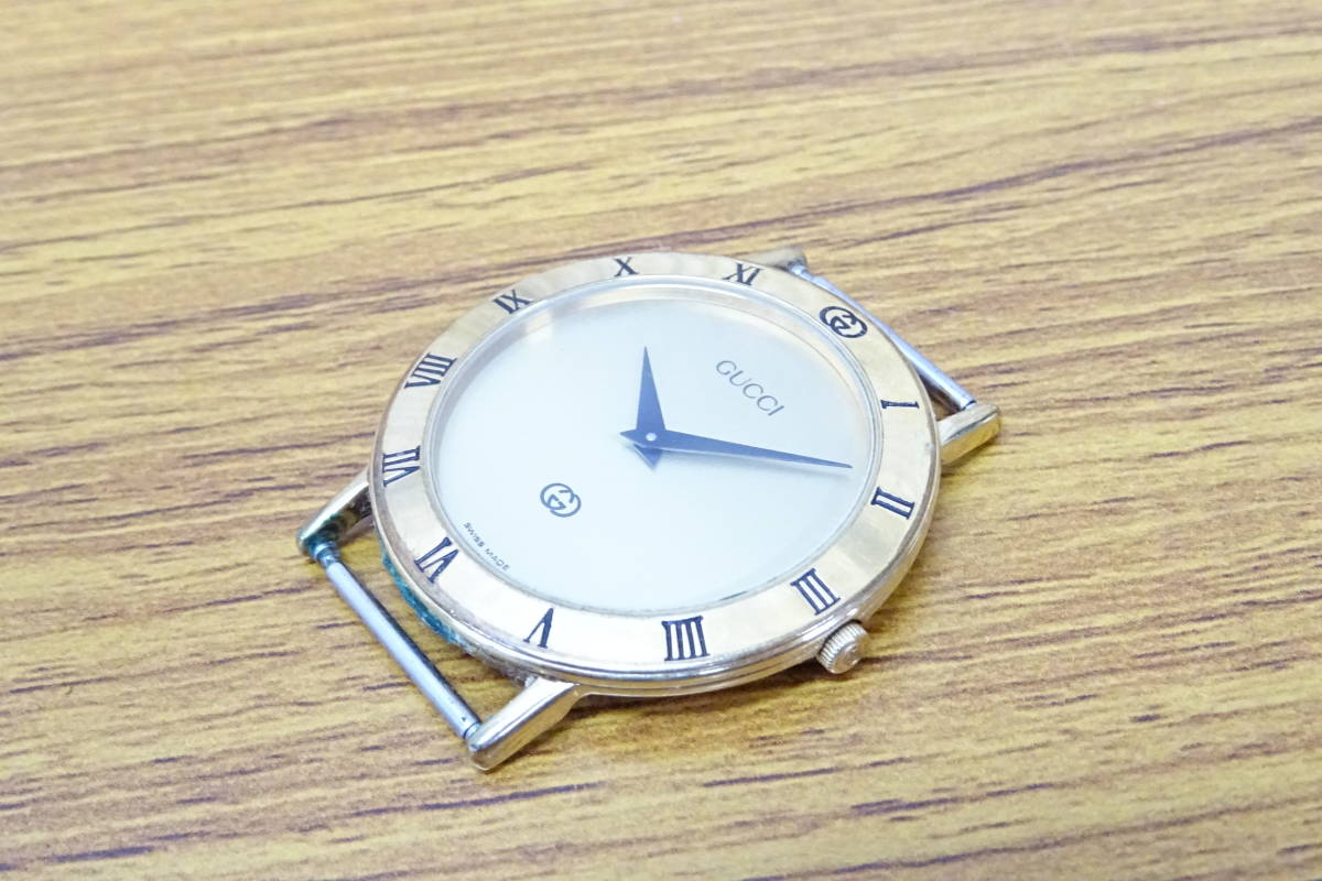 グッチ GUCCI 3000M メンズクオーツ腕時計 シルバー 2針 黒文字盤 型