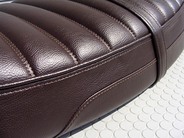 トライアンフ ボンネビル T100/120 コンフォートシート 水冷 ブラウン