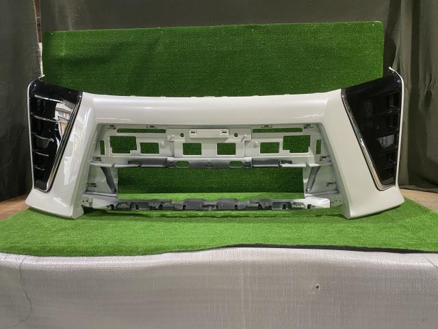 ヴォクシー DBA-ZRR80W Fバンパーフェース エアロ 070 31/1~ 白パール 52119-28L20-A0