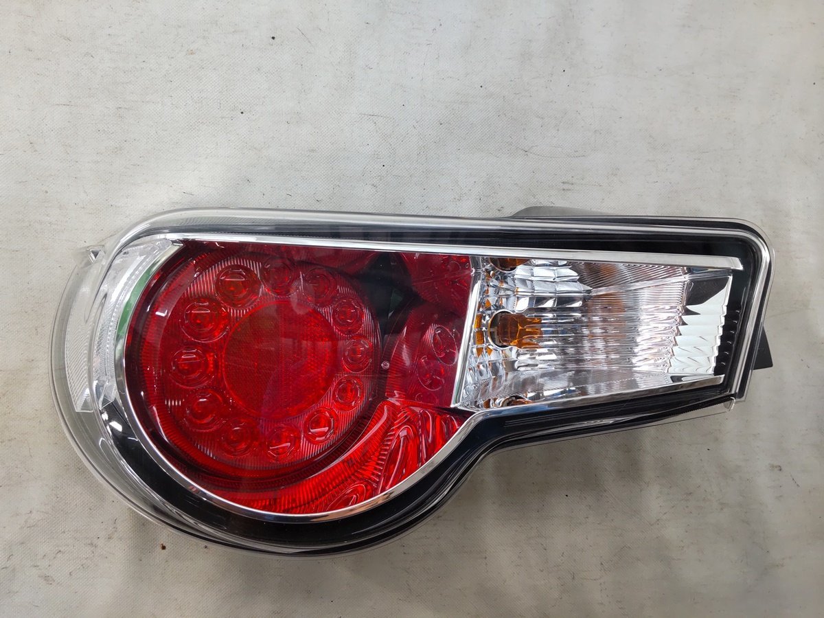 ●4587@7406　ハチロク　86　GT　ZN6　前期　テールライト　左　KOITO 220-60084　点灯OK　M5