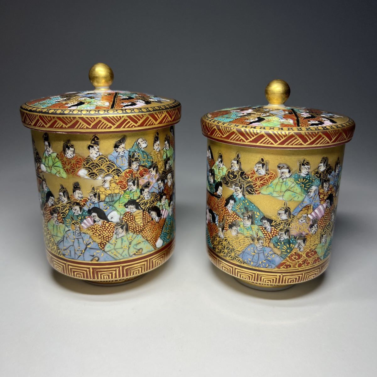 時代物　九谷焼　金襴手　百人一首カルタ紋様４段重箱 九谷焼 百人一首 龍山 中田 金彩色絵 湯呑 エ夫婦 蓋付湯呑 花瓶 2026年