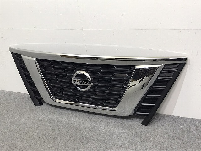 キャラバン NV350 E26 純正 後期 フロント グリル/ラジエーターグリル