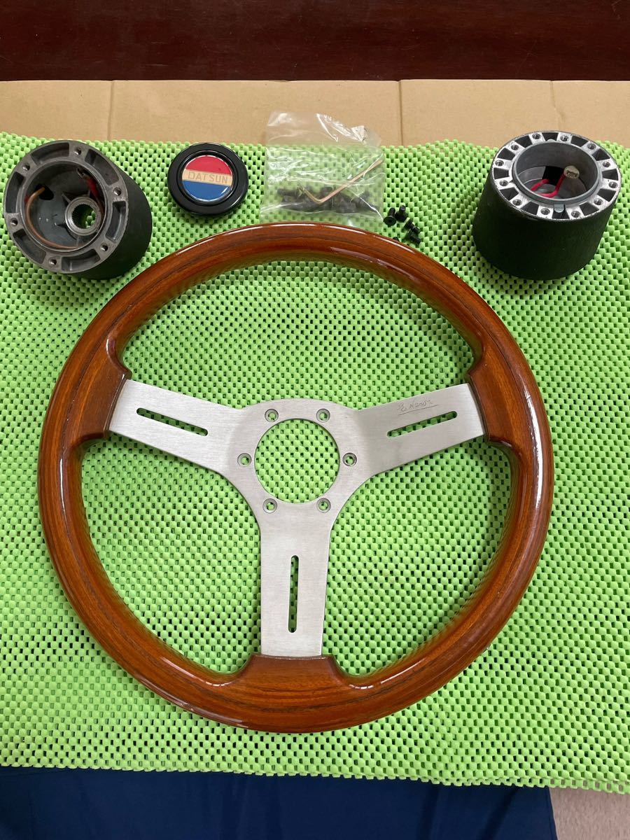 Nardi ウッドステアリング クラシック　ボス付き ナルディ ウッドステアリング ボス付き ナルディ クラッシックウッド