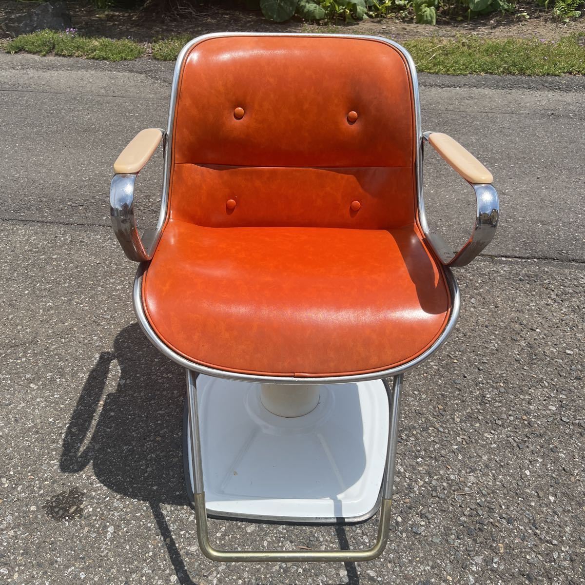 引き取り限定！レトロ 理容椅子 アンティーク　バーバーチェア A1868) 引き取り限定 昭和 レトロ 床屋 椅子 レトロポップ