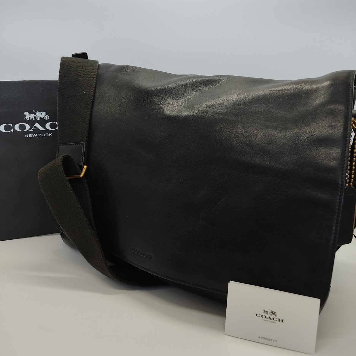 1円【極美品】COACH ショルダーバッグ メッセンジャーバッグ コーチ ショルダーバッグ黒色　ブラック　ゴールド レザーcoach