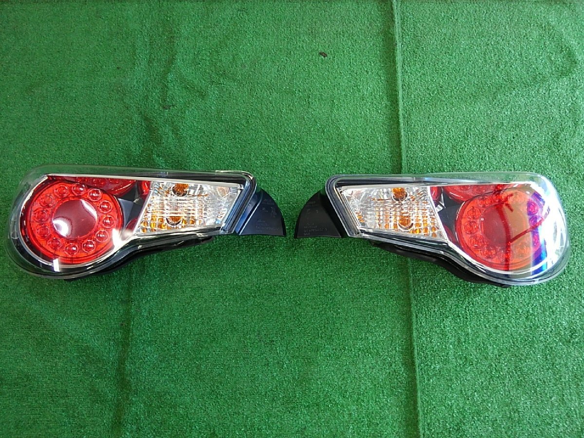 ■40107■86 BRZ ZN6 ZC6 前期 純正テールランプ　左右