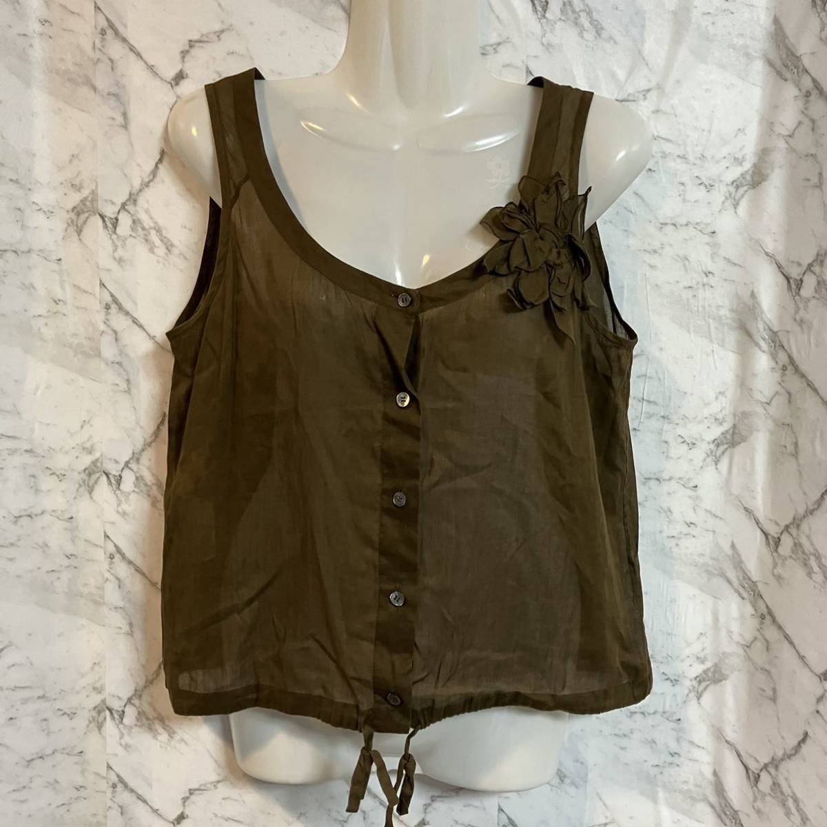 ★美品★PRADAプラダ　ノースリーブシャツ トップス ノースリーブブラウス カーキ　サイズ38