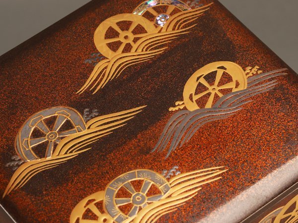 流】時代漆器 波に原氏車蒔絵 五段重箱 箱付 KO460