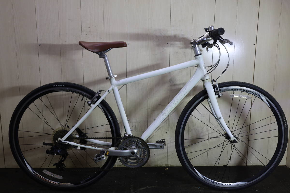 ジャイアントGIANT CS-3200 アルミ 700C 21段 430mm クロス 人気 ジャイアントGIANT CS-3200 アルミ 700C 21段 430mm クロス 人気