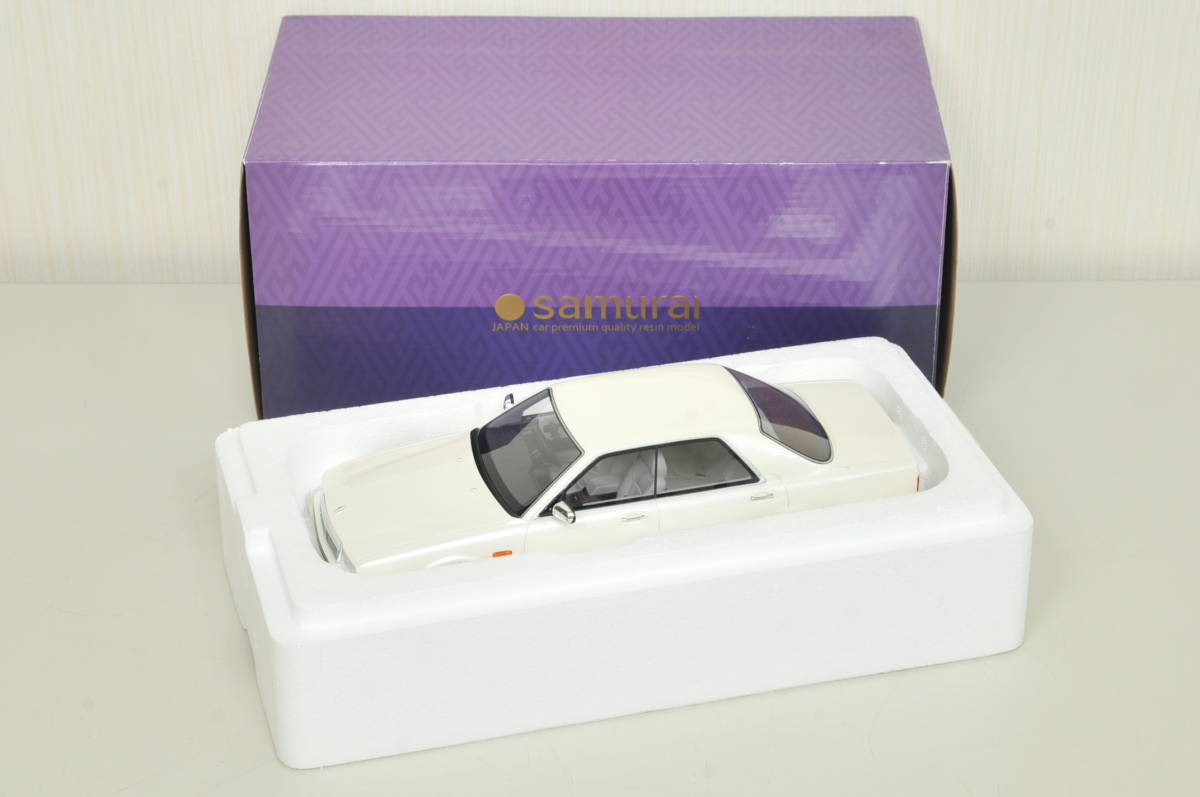 ミニカー《14》【samurai】ニッサン セドリック シーマ KSR18026W NISSAN CIMA スケール1/18／中古品