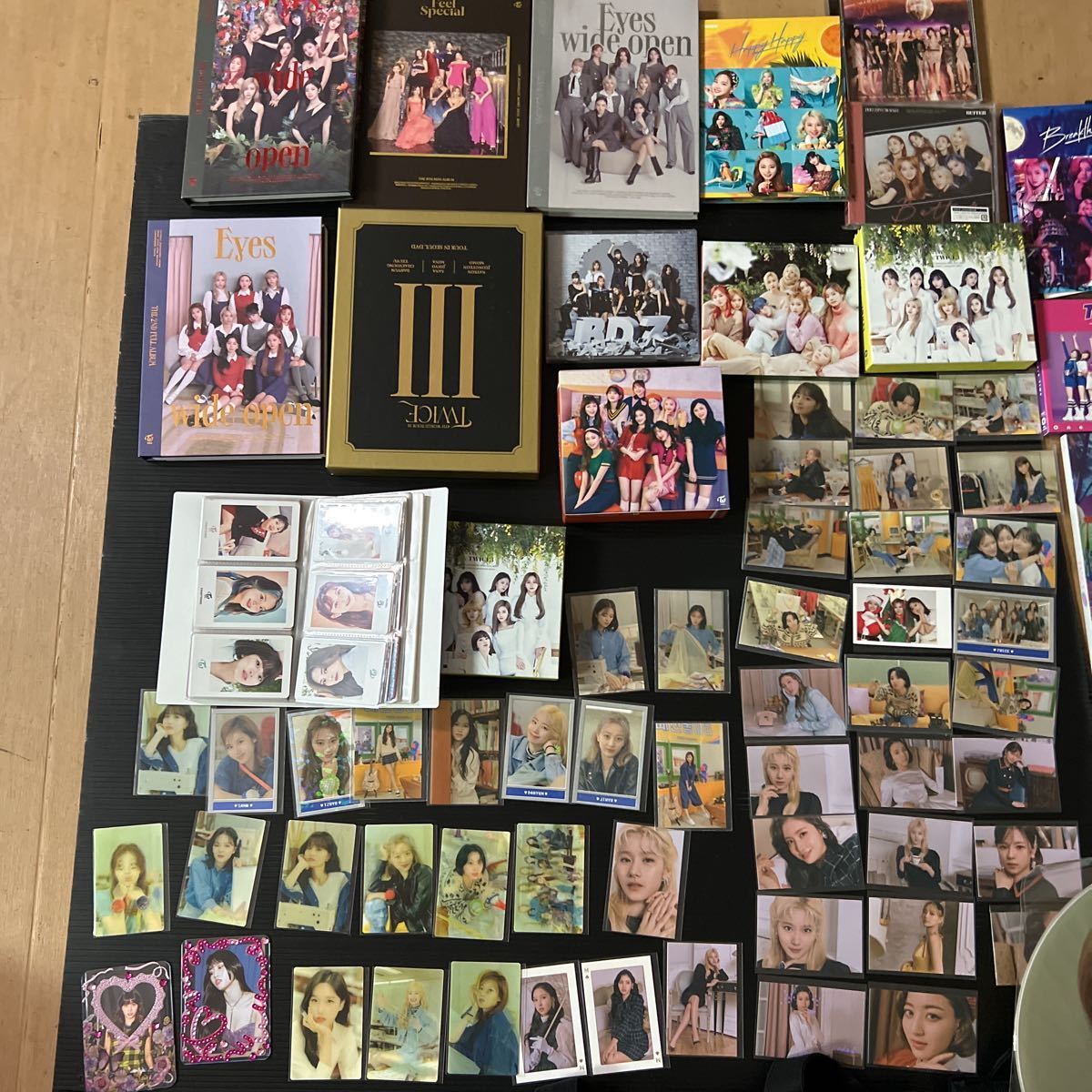 韓流 TWICE CD 18個 トレカ カード 130枚以上 うちわ9枚 バッグ タオル 
