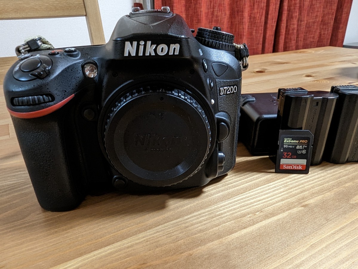 Nikon D3000】デジタル一眼レフ SDカード・メンテナンスキット付 D3000
