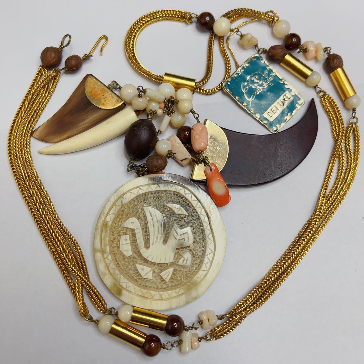 タグ付き アンティーク DELUXE デラックス ネックレス 天然素材 彫刻 珊瑚 天然石 アイボリー 角 瑪瑙 A1689_1