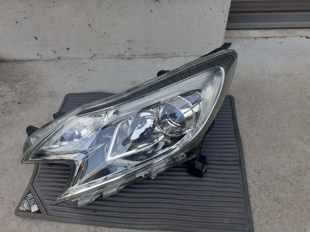 E12 ノート 左ヘッドライト LED レンズ側面傷有り ICHIKOH 1895 AIP081